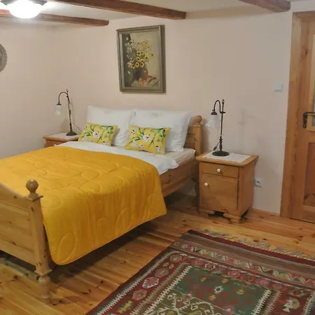 Lusatia Farm 住宿加早餐酒店 Leśna